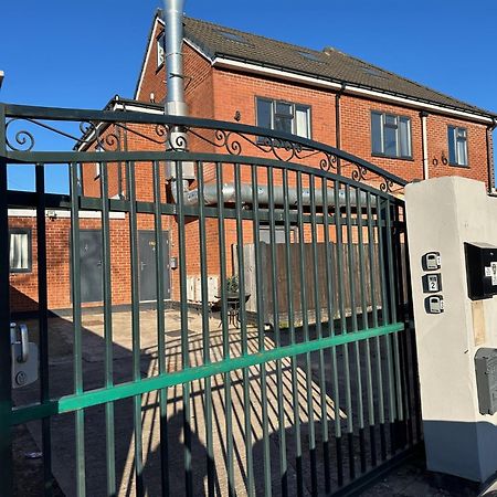 Cosy 3 Bed Apartment Near Birmingham Airport & Nec Perfect For Groups & Contractors! Luaran gambar